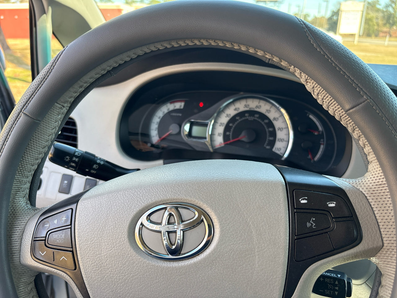 Toyota Sienna FWD 7-Passenger V6 2014