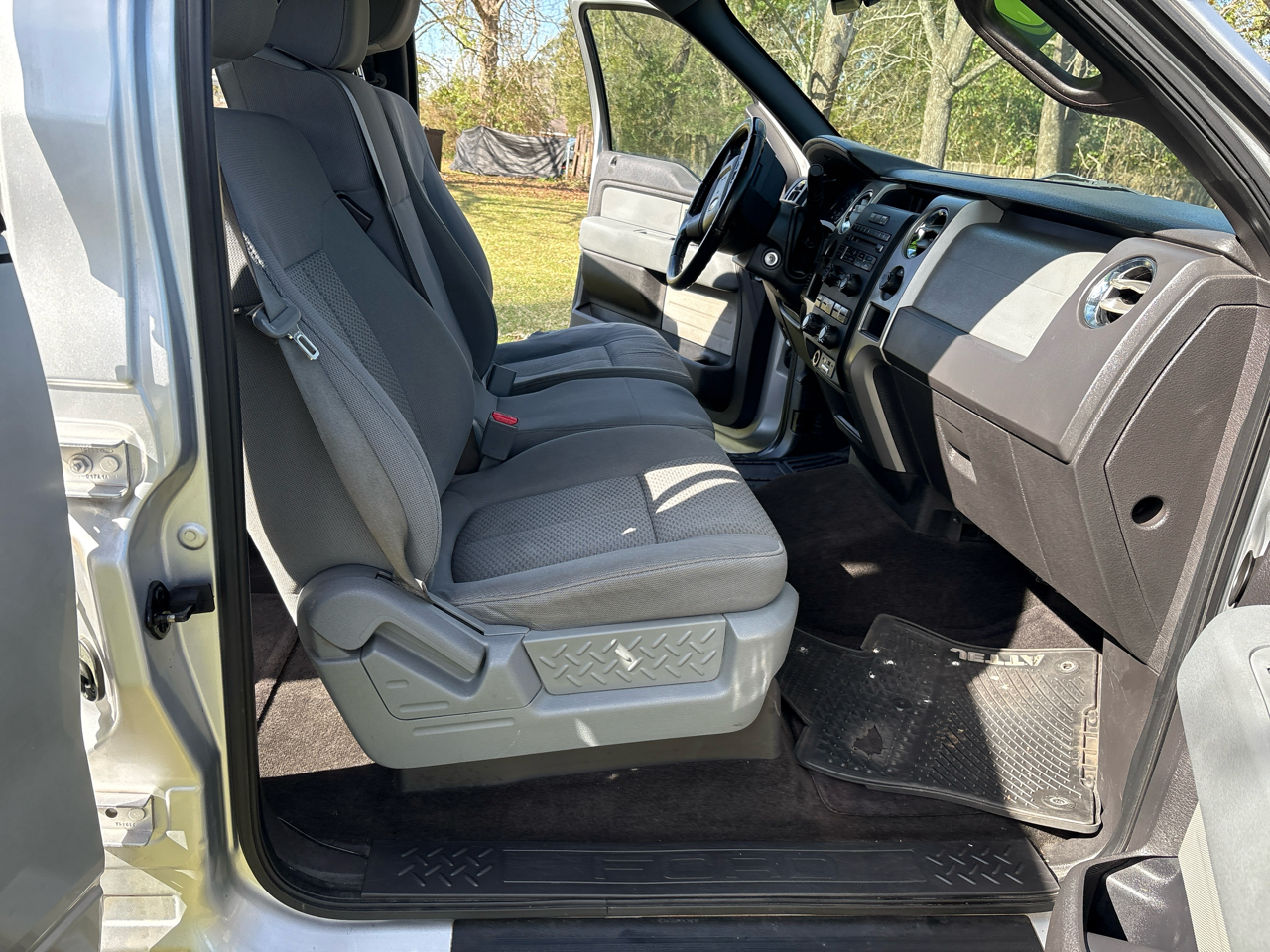 Ford F-150 XL SuperCrew 5.5-ft. Bed 2WD 2011