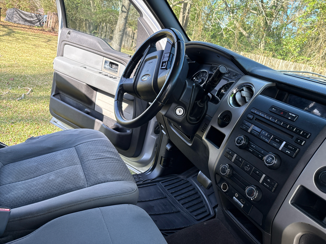 Ford F-150 XL SuperCrew 5.5-ft. Bed 2WD 2011