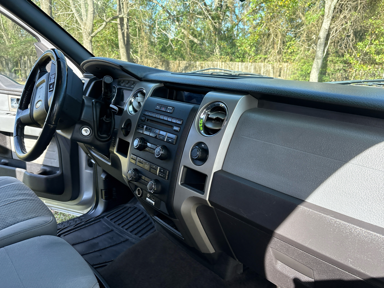 Ford F-150 XL SuperCrew 5.5-ft. Bed 2WD 2011