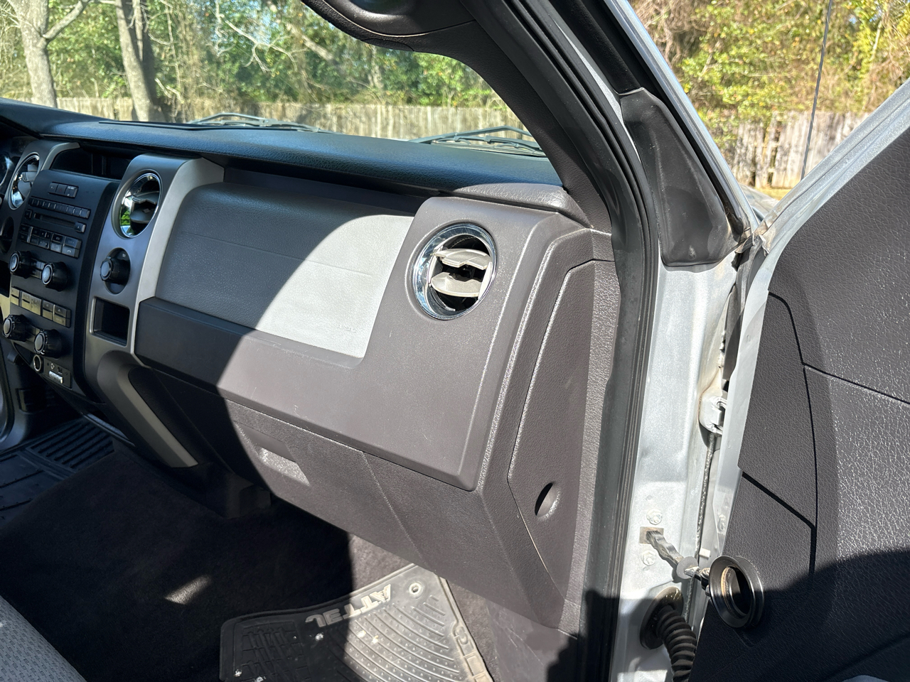 Ford F-150 XL SuperCrew 5.5-ft. Bed 2WD 2011