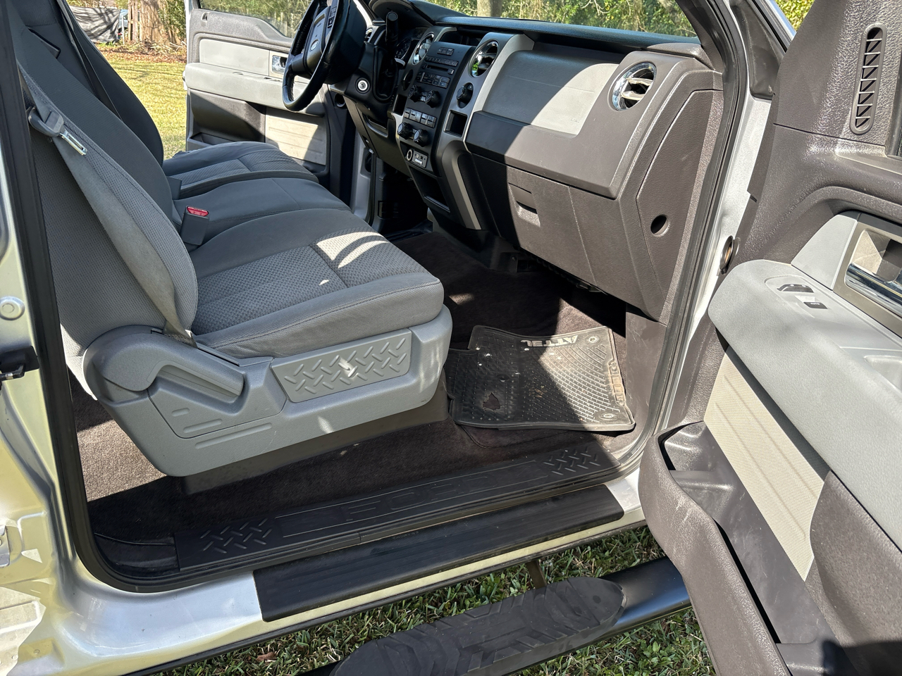 Ford F-150 XL SuperCrew 5.5-ft. Bed 2WD 2011