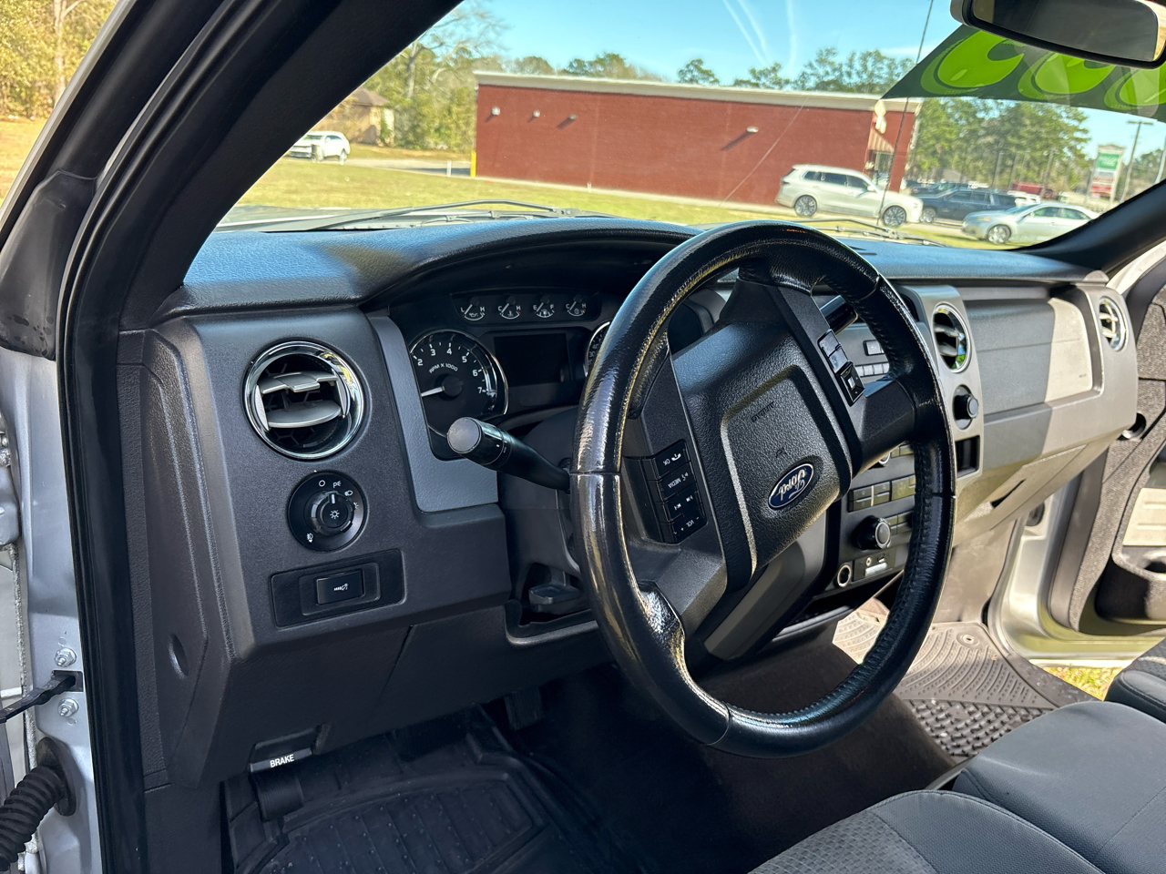 Ford F-150 XL SuperCrew 5.5-ft. Bed 2WD 2011
