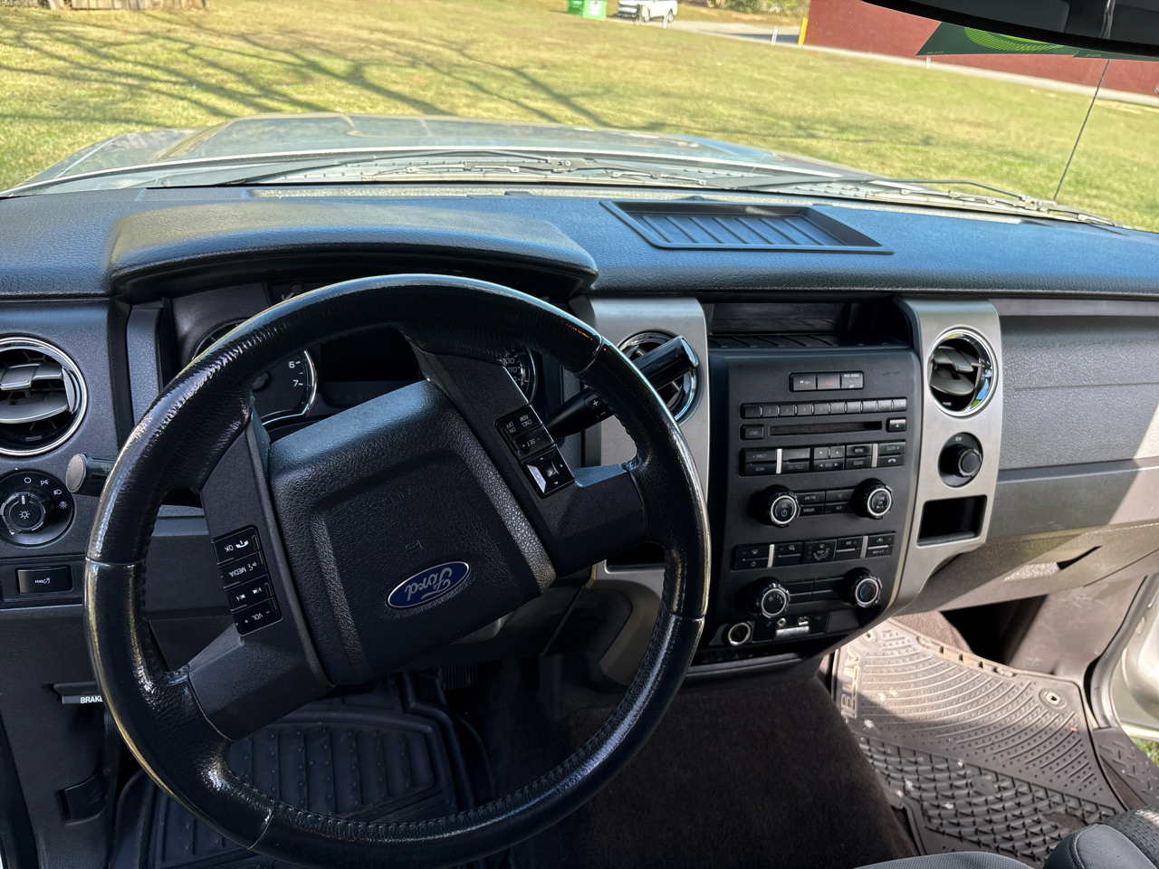 Ford F-150 XL SuperCrew 5.5-ft. Bed 2WD 2011