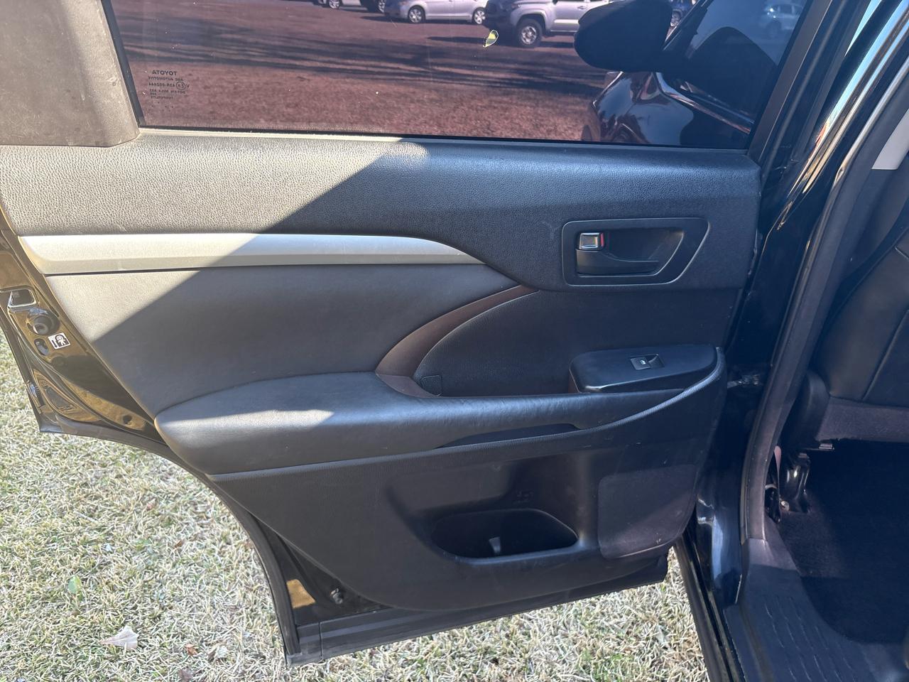 Toyota Highlander LE AWD V6 2015