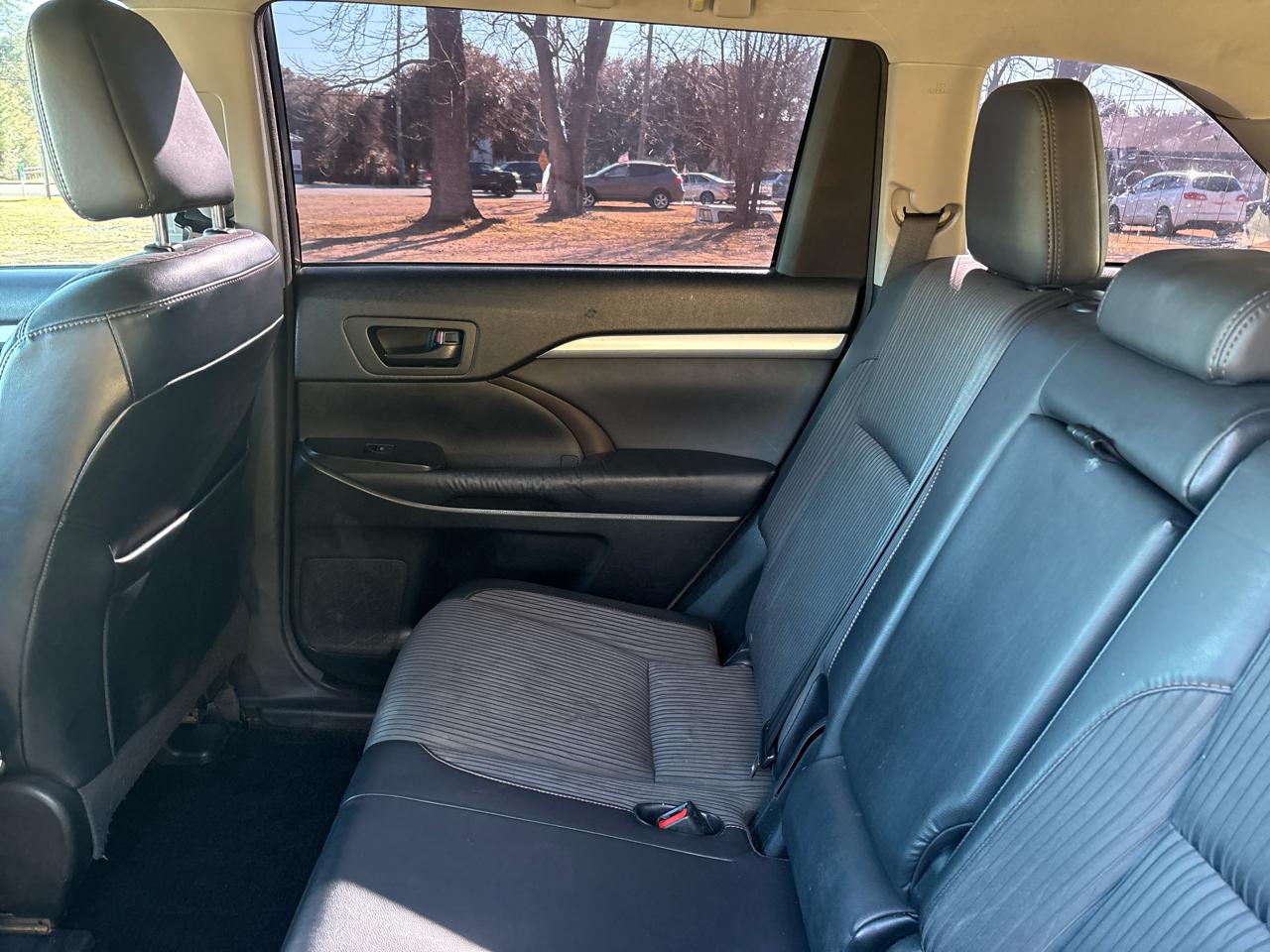 Toyota Highlander LE AWD V6 2015