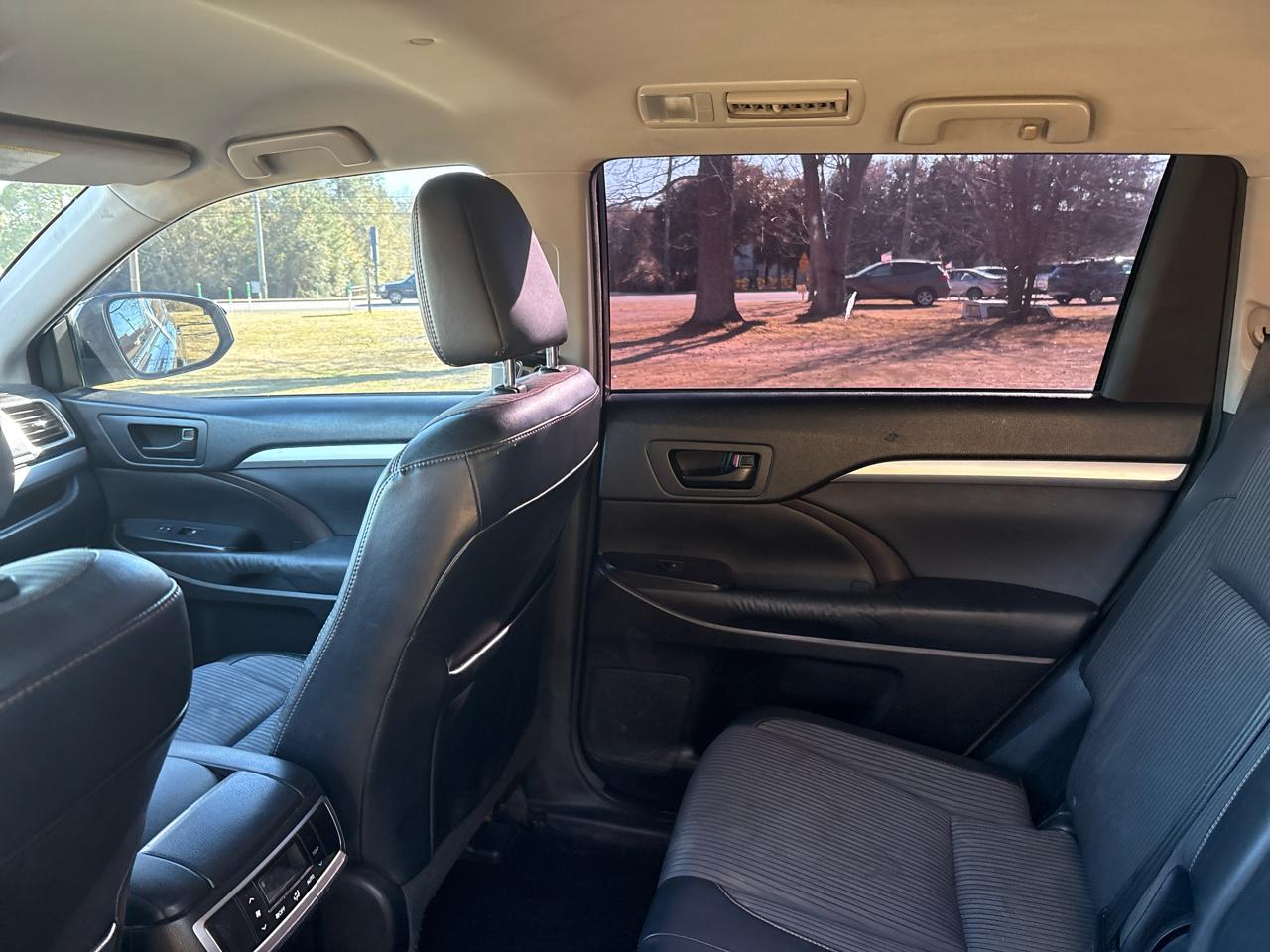 Toyota Highlander LE AWD V6 2015