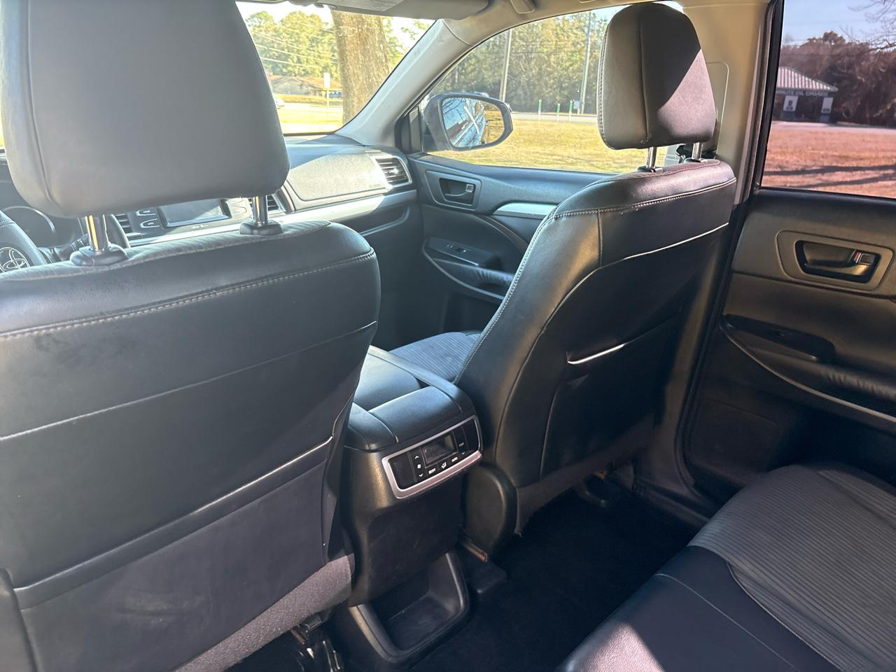 Toyota Highlander LE AWD V6 2015