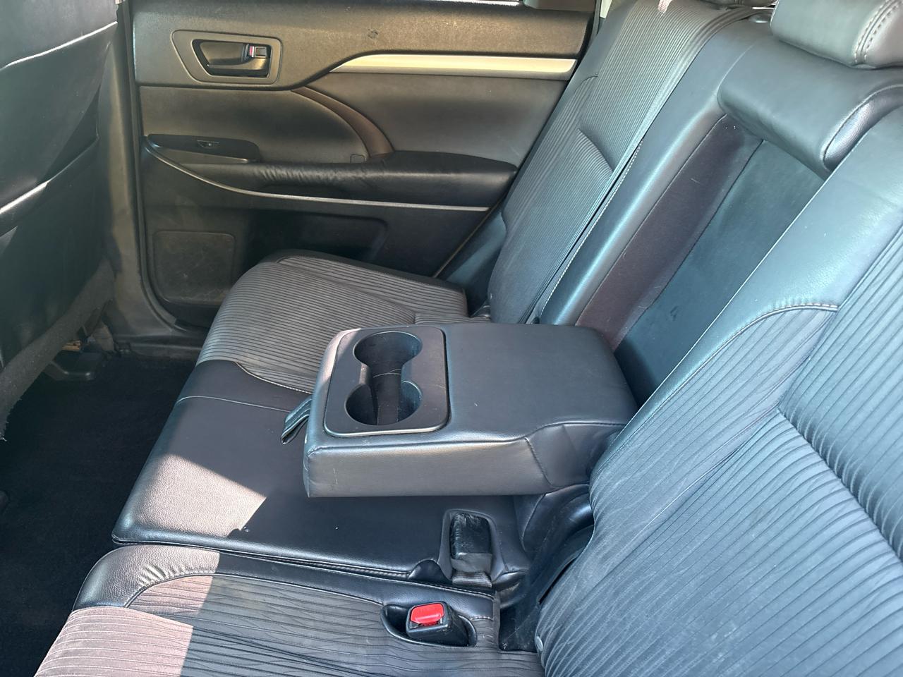 Toyota Highlander LE AWD V6 2015