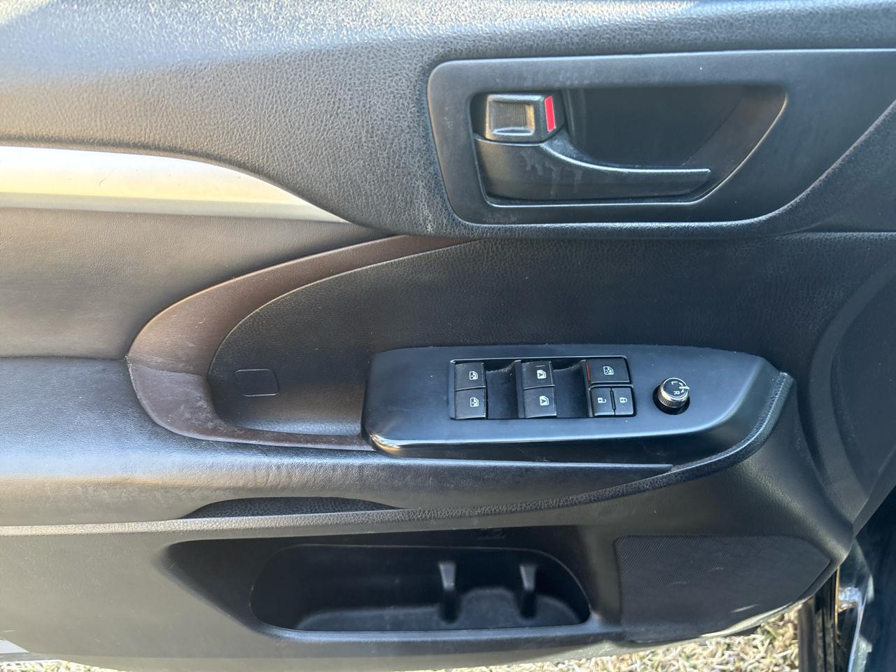 Toyota Highlander LE AWD V6 2015