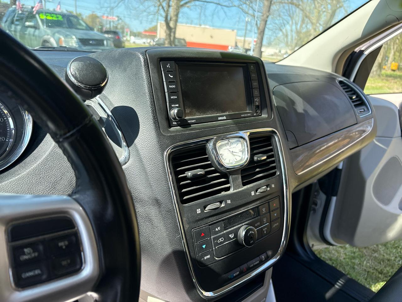 Chrysler Town & Country Touring 2016