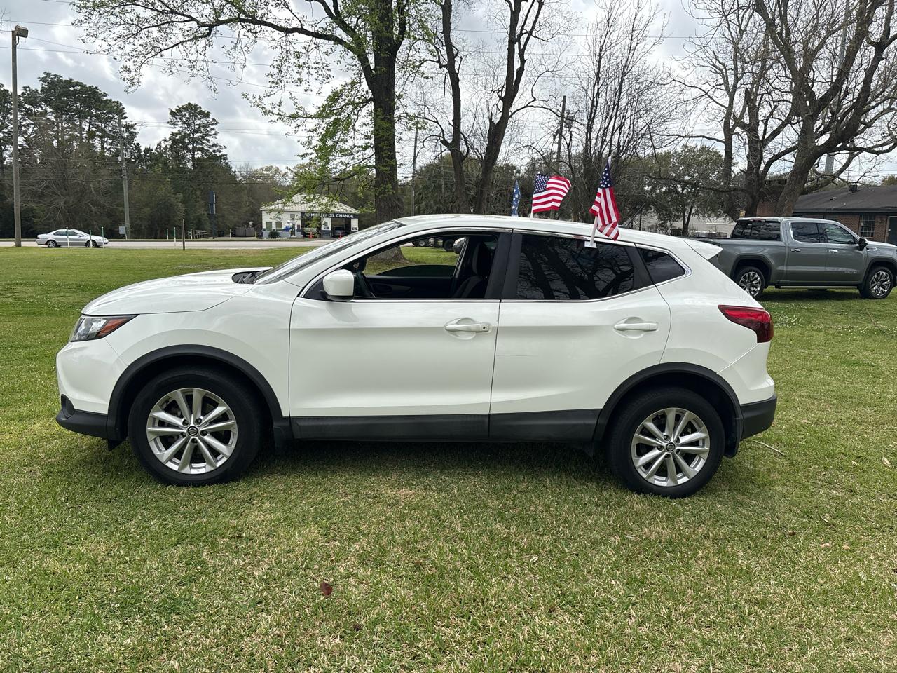 Nissan Rogue Sport S 2019