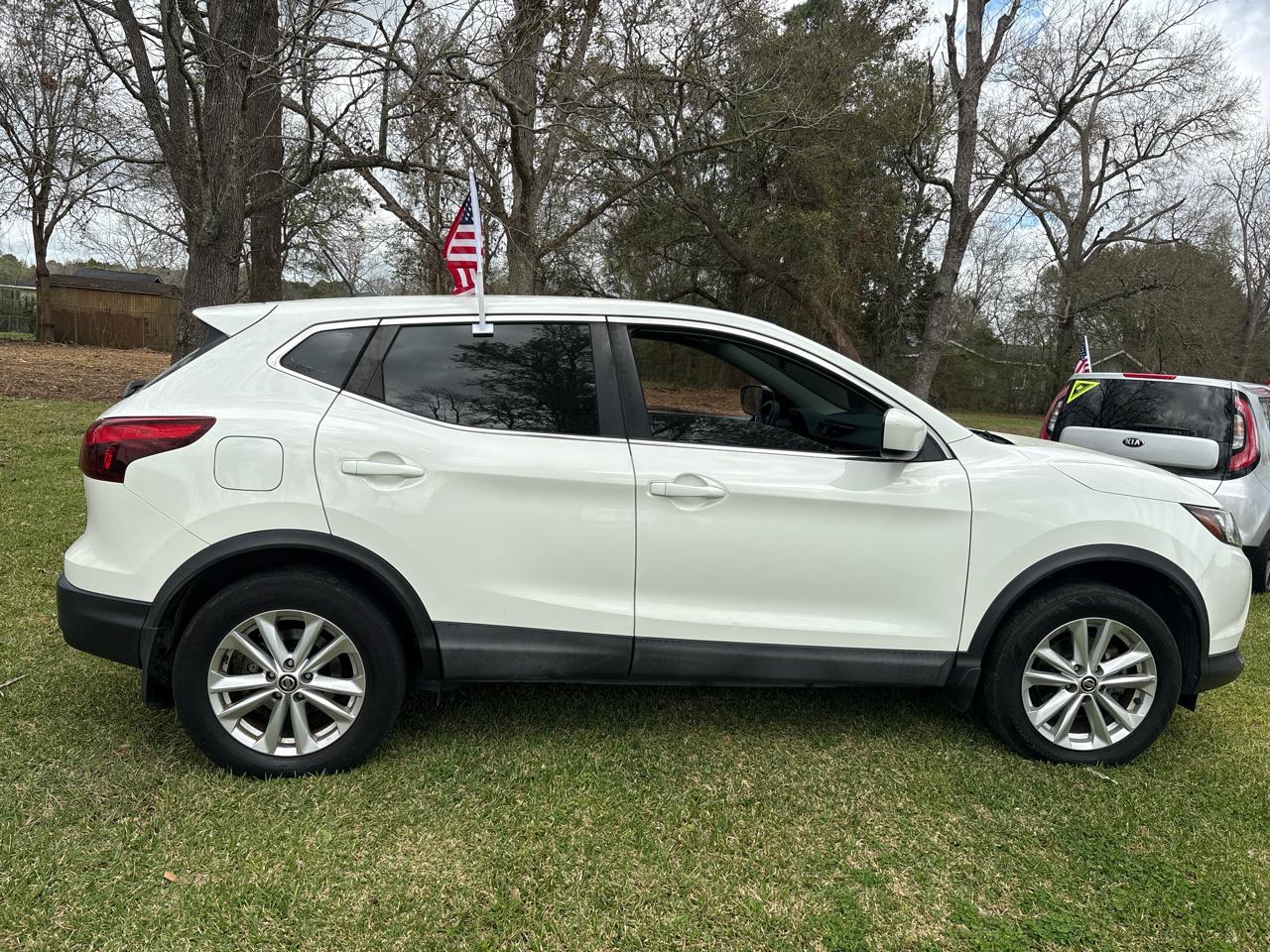 Nissan Rogue Sport S 2019