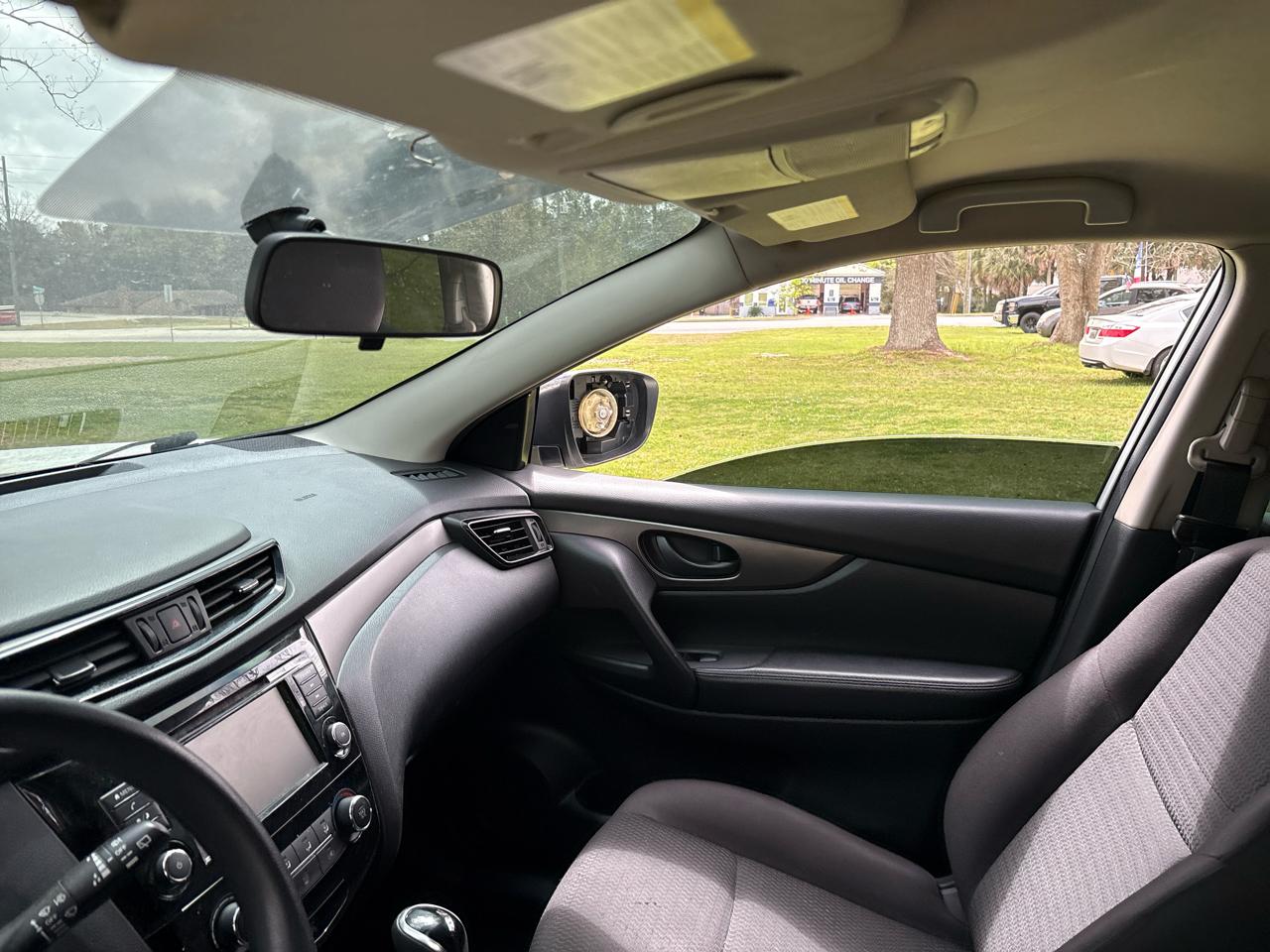 Nissan Rogue Sport S 2019