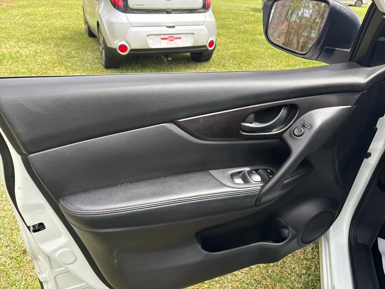 Nissan Rogue Sport S 2019