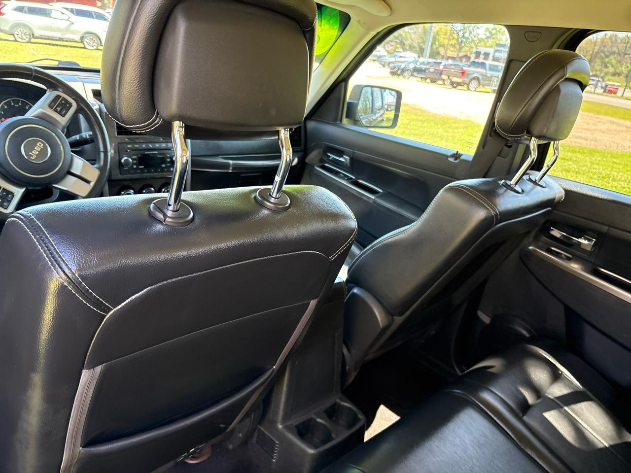 Jeep Liberty Limited 2WD 2012