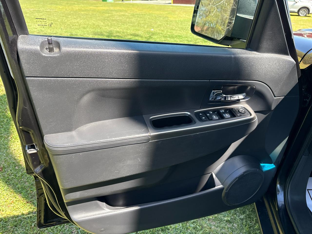 Jeep Liberty Limited 2WD 2012