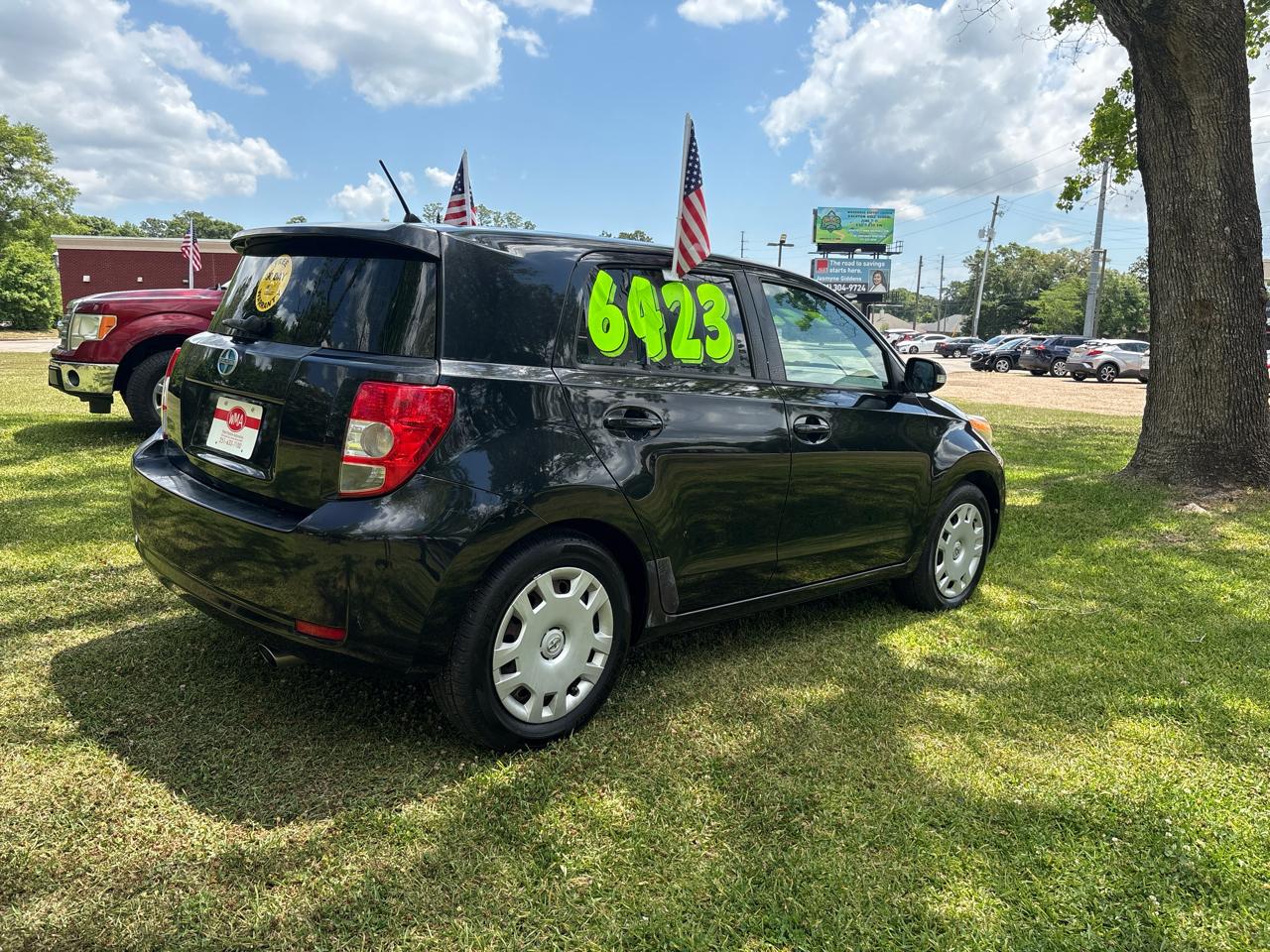 Scion xD 5-Door Hatchback 4-Spd AT 2011