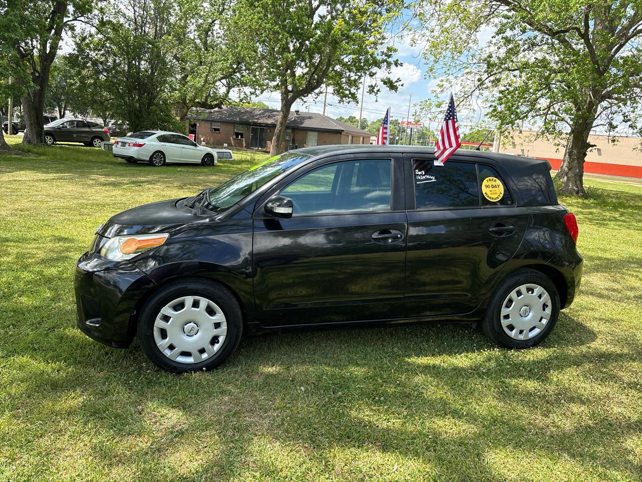 Scion xD 5-Door Hatchback 4-Spd AT 2011