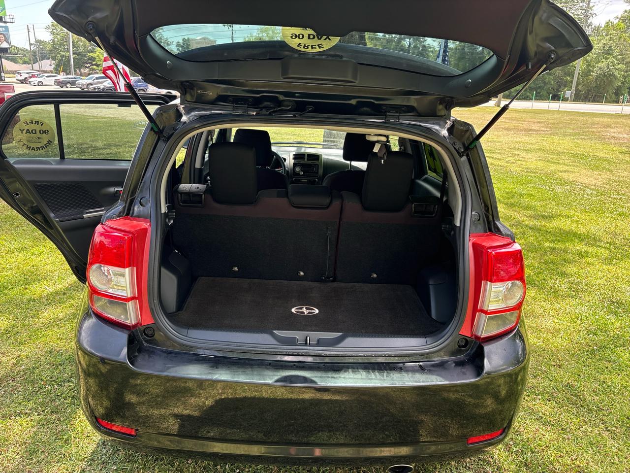 Scion xD 5-Door Hatchback 4-Spd AT 2011