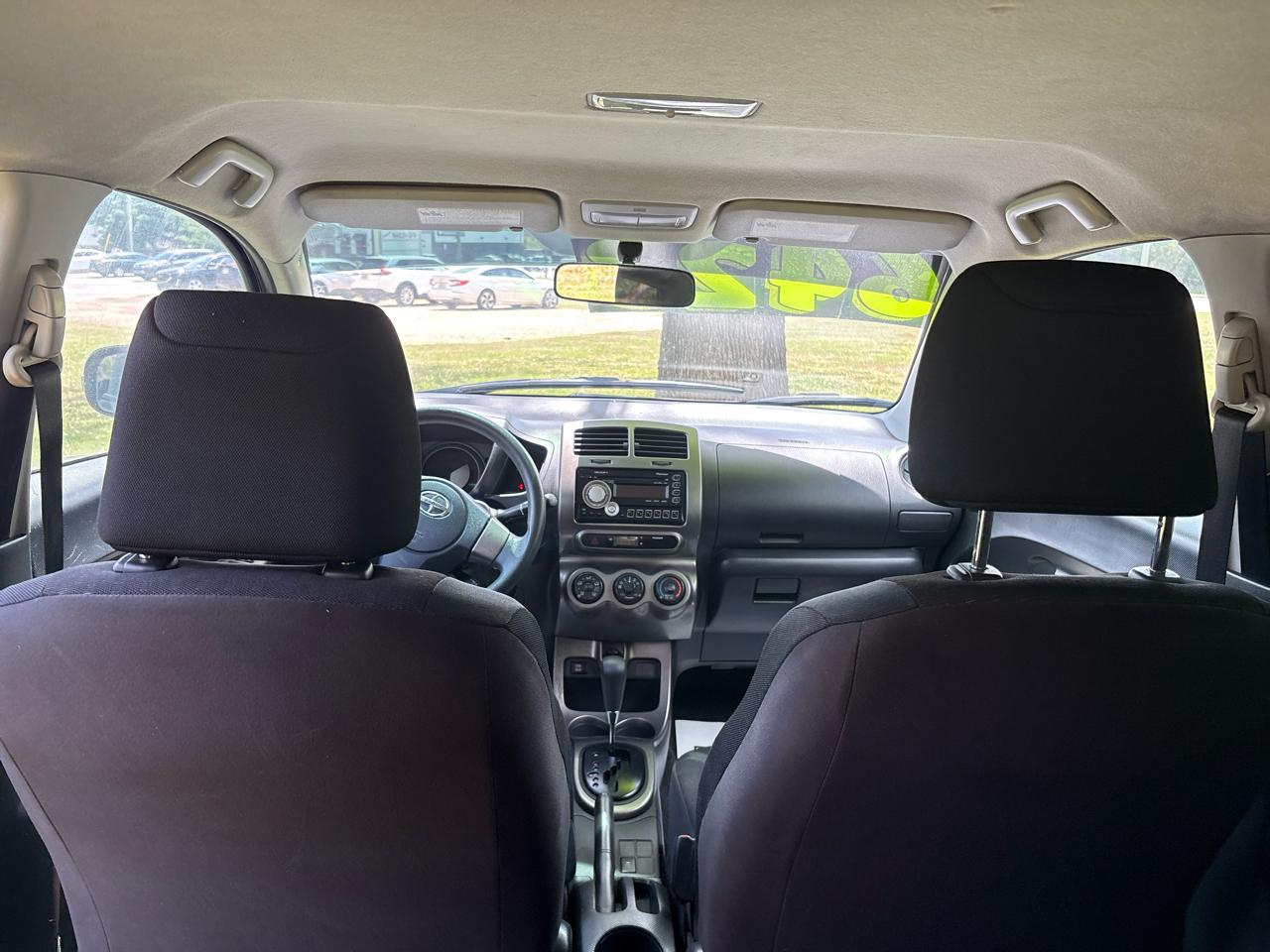 Scion xD 5-Door Hatchback 4-Spd AT 2011