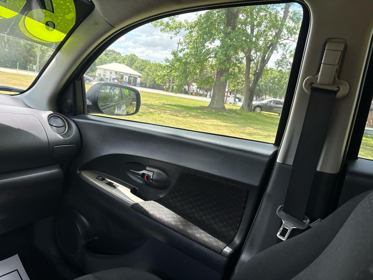 Scion xD 5-Door Hatchback 4-Spd AT 2011