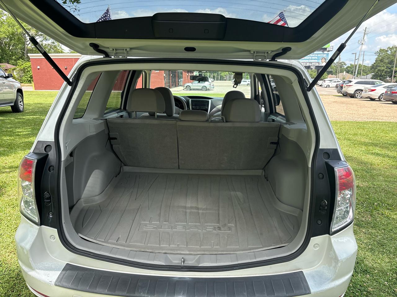 Subaru Forester X Premium 4D SUV 2010