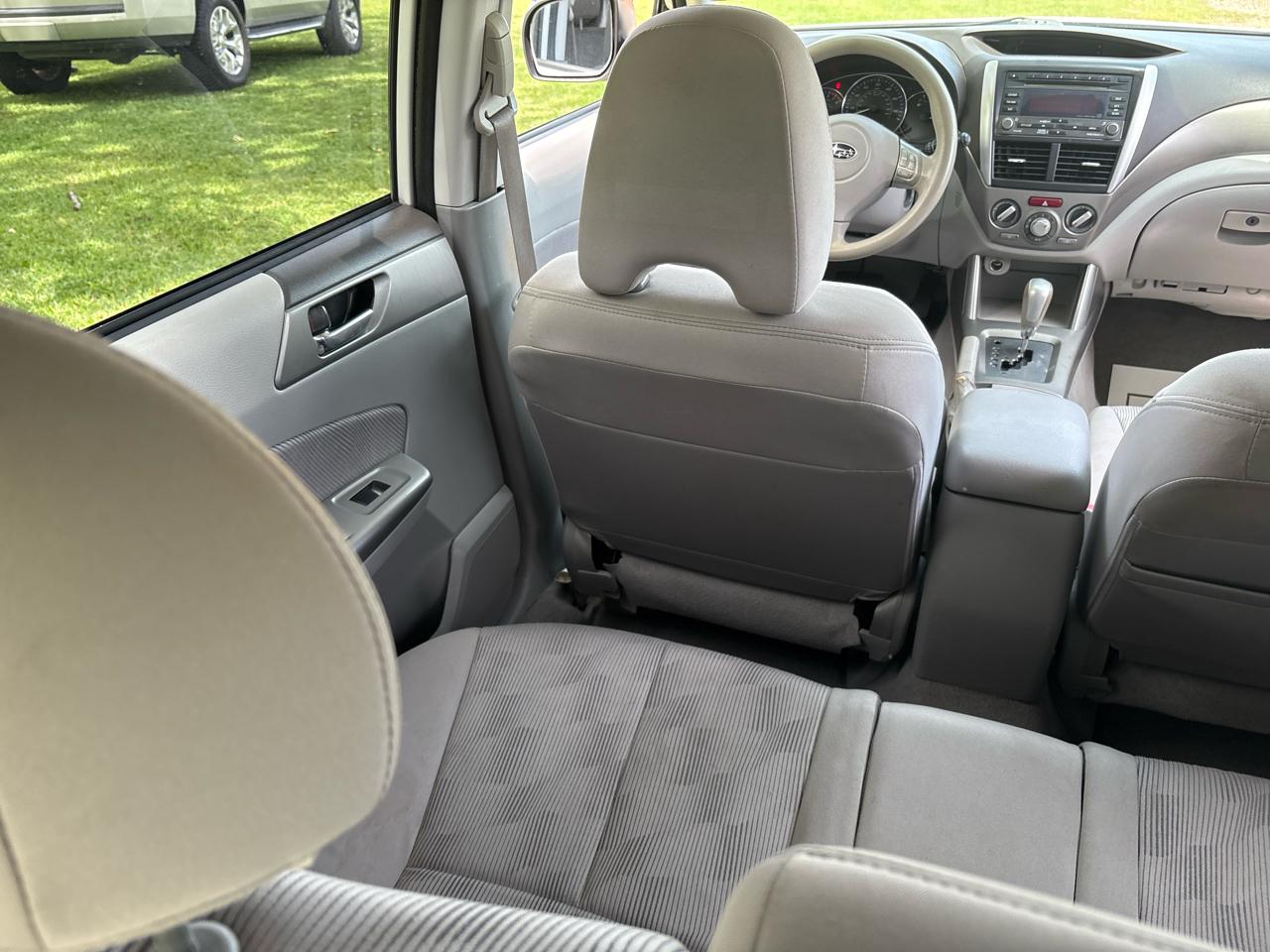 Subaru Forester X Premium 4D SUV 2010