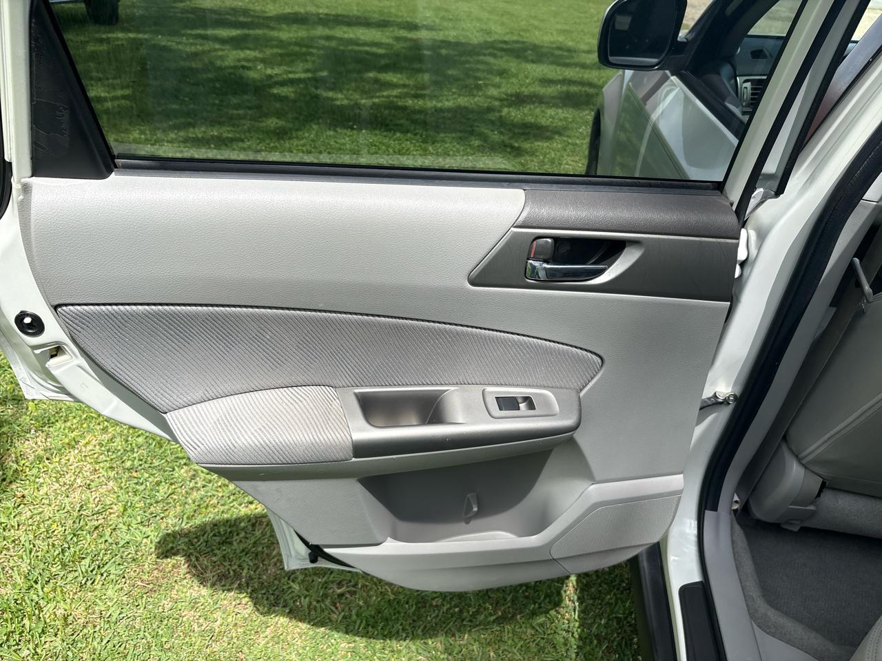 Subaru Forester X Premium 4D SUV 2010