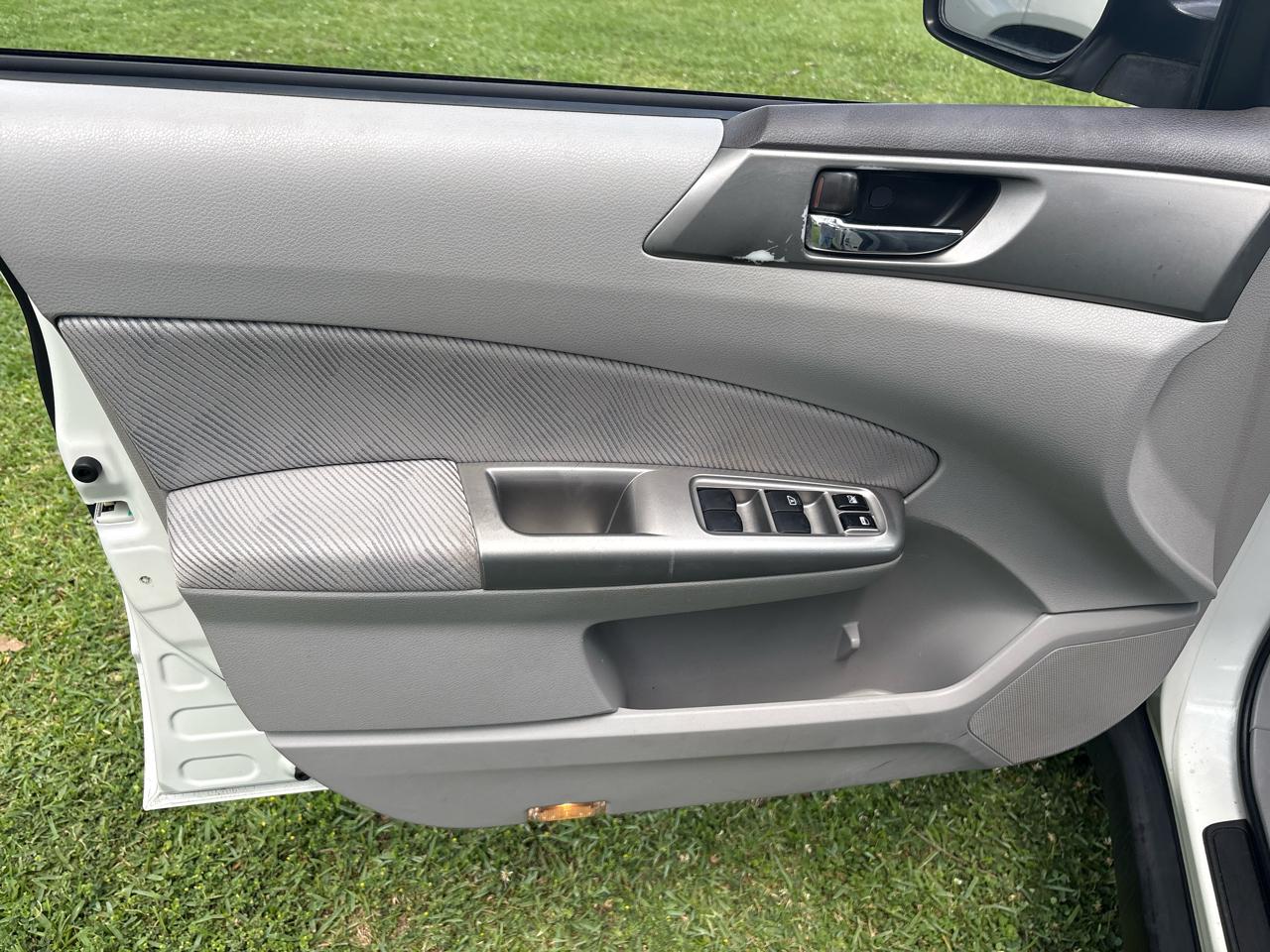 Subaru Forester X Premium 4D SUV 2010