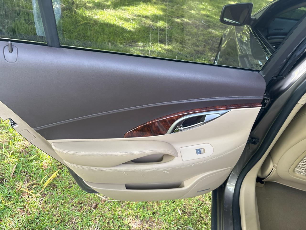 Buick Enclave Leather 4D SUV FWD 2012