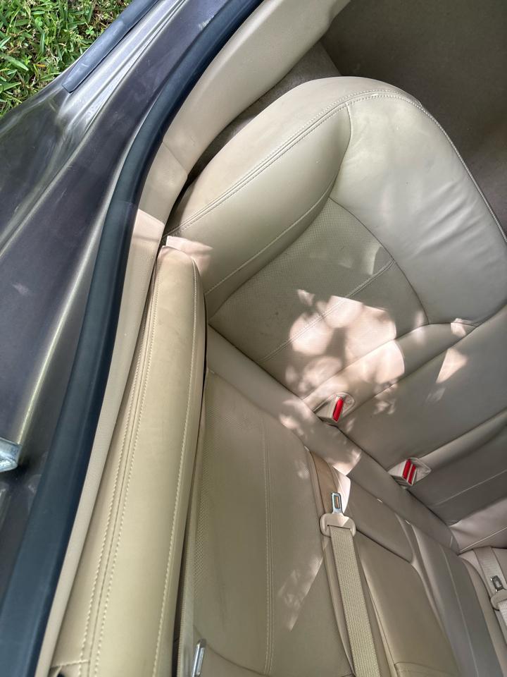 Buick Enclave Leather 4D SUV FWD 2012