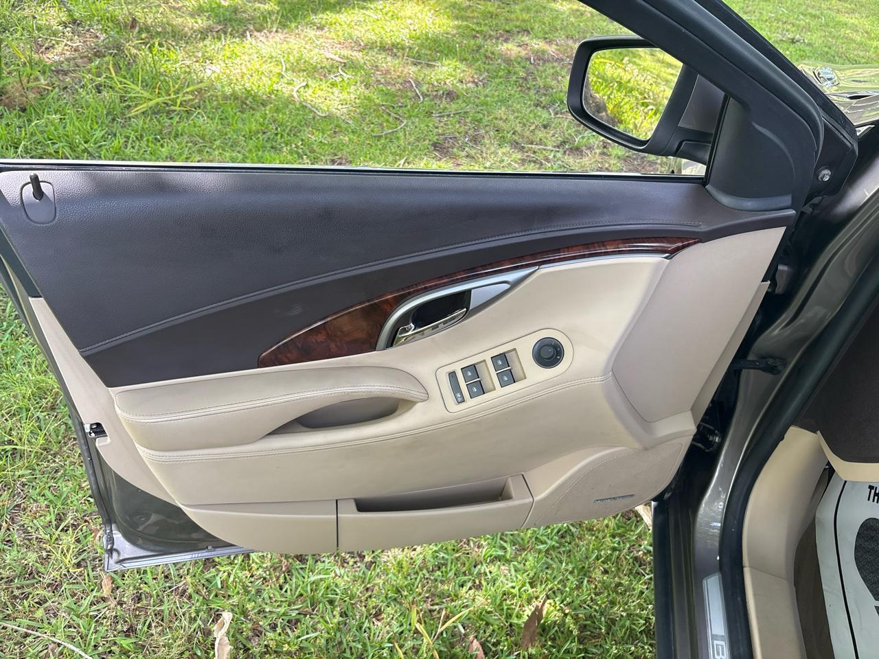 Buick Enclave Leather 4D SUV FWD 2012