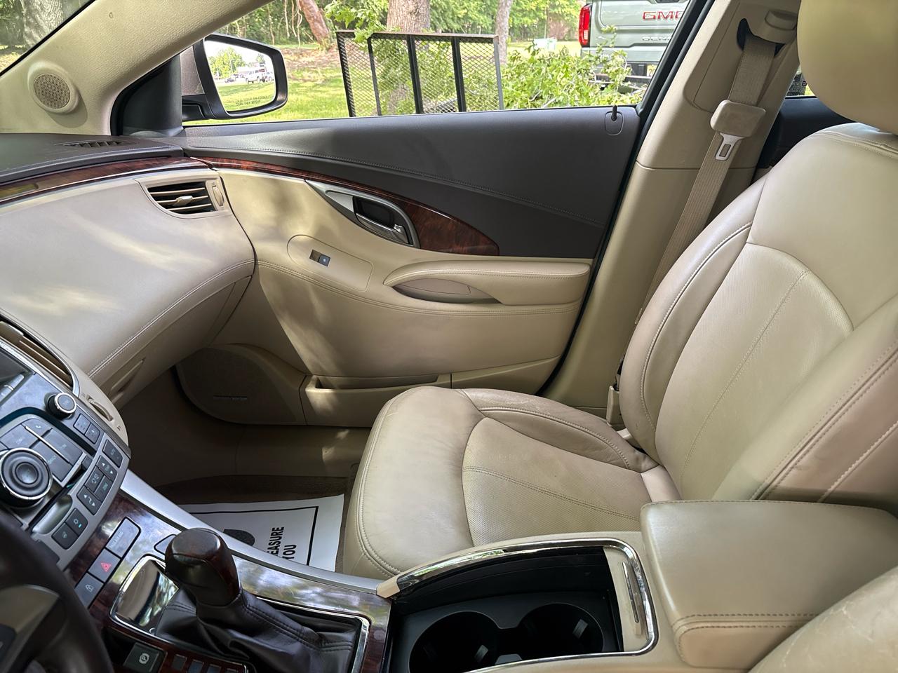 Buick Enclave Leather 4D SUV FWD 2012