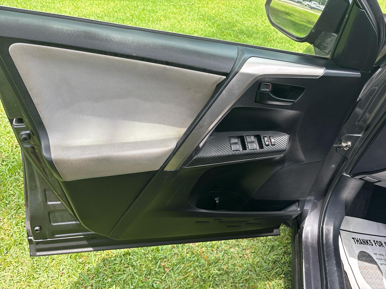 Toyota RAV4 LE FWD 2014