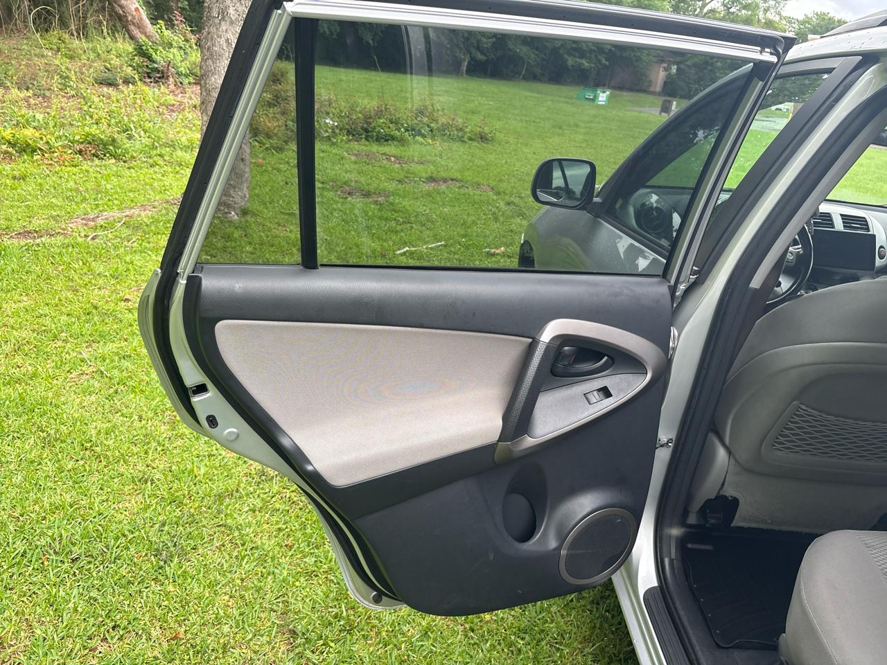 Toyota RAV4 Limited I4 2WD 2007