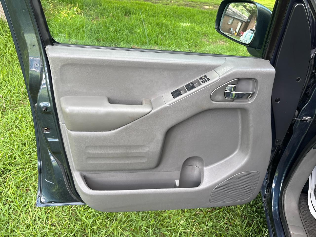 Nissan Frontier SV Crew Cab LWB 5AT 2WD 2016