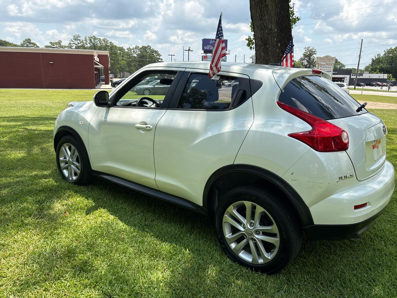 Nissan Juke S FWD 2013
