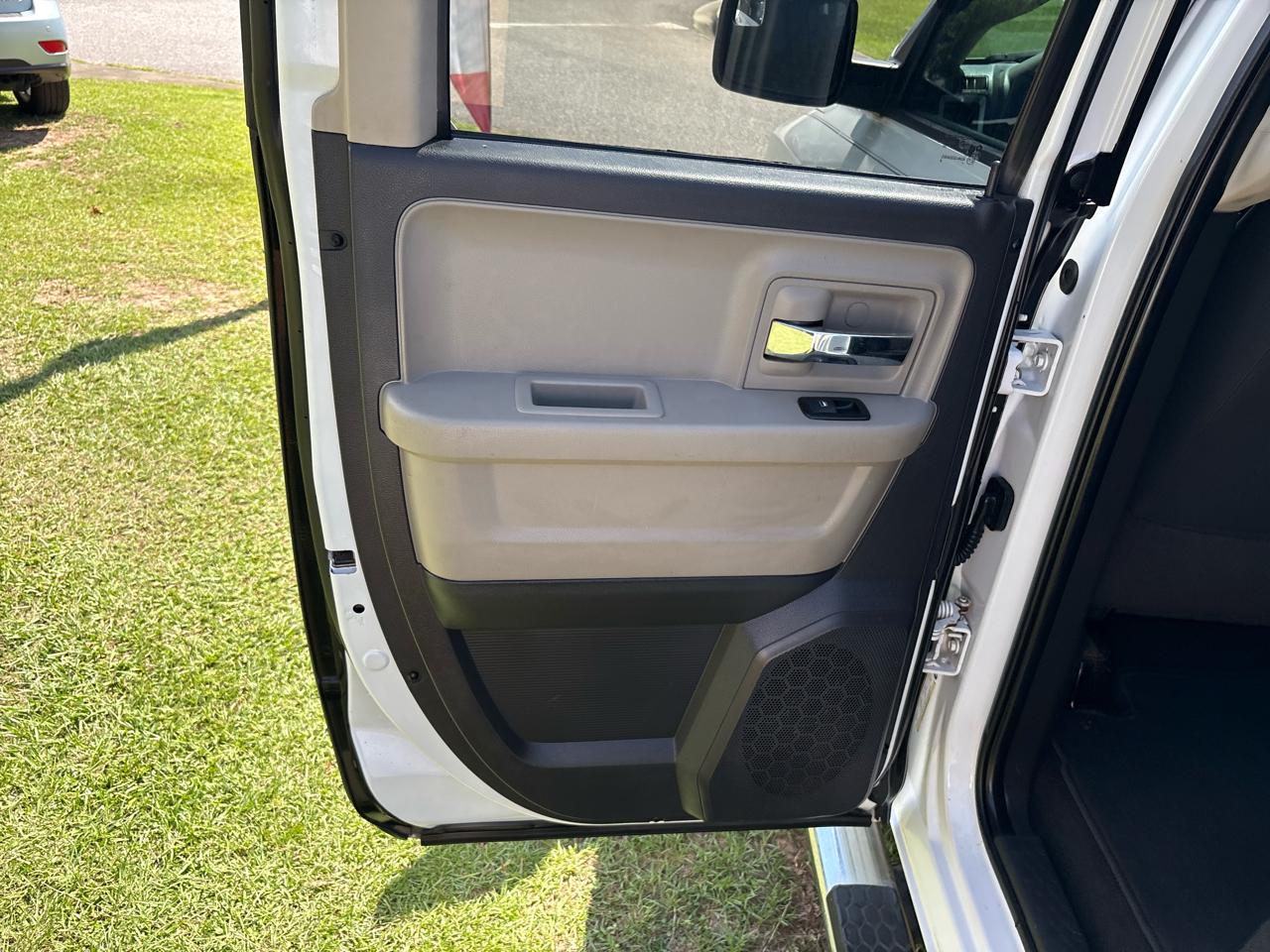 RAM 1500 SLT Quad Cab 2WD 2012