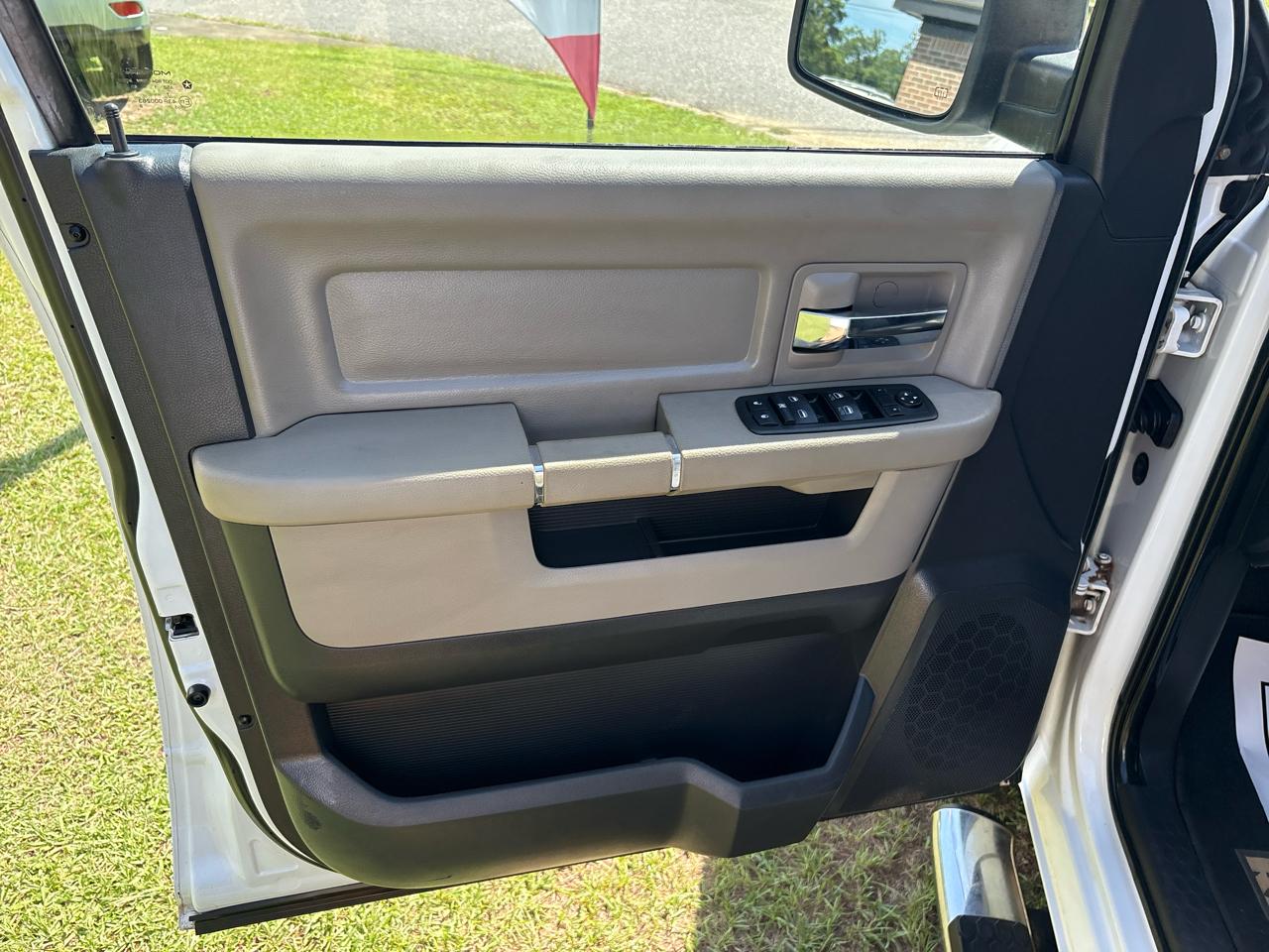 RAM 1500 SLT Quad Cab 2WD 2012