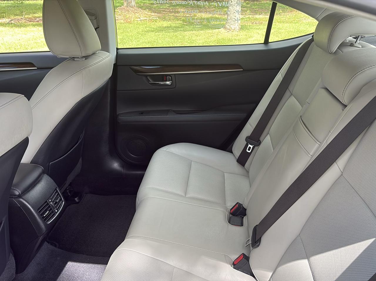 Lexus ES 350 Sedan 2013