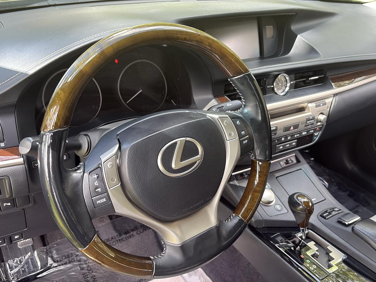 Lexus ES 350 Sedan 2013
