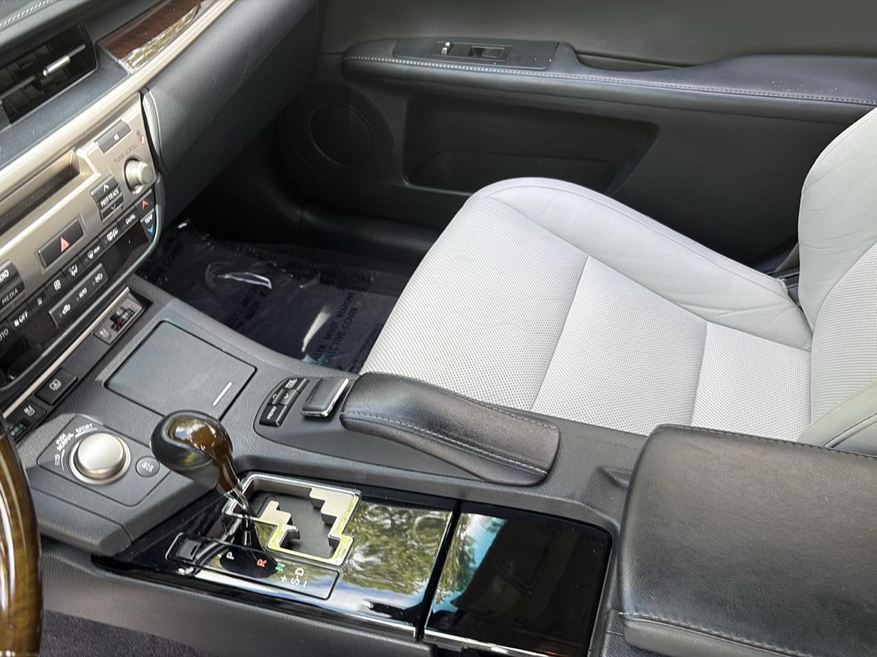 Lexus ES 350 Sedan 2013