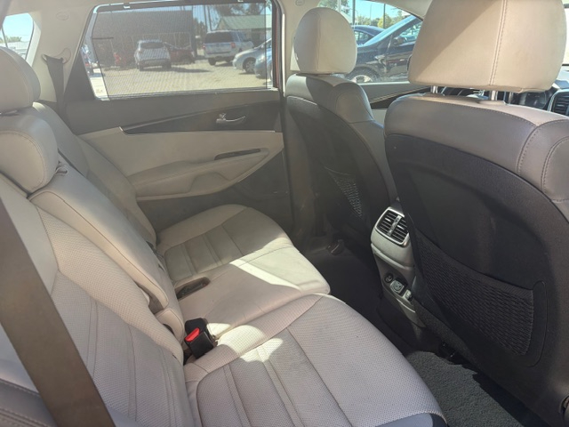 Kia Sorento SX V6 FWD 2019 Kia Sorento SX V6 FWD 2019