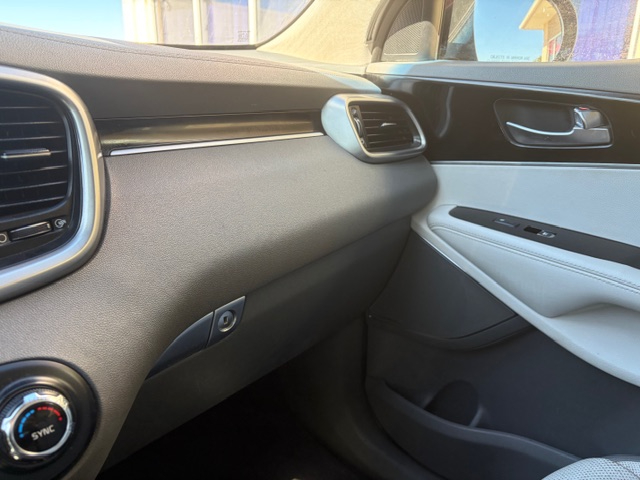 Kia Sorento SX V6 FWD 2019 Kia Sorento SX V6 FWD 2019