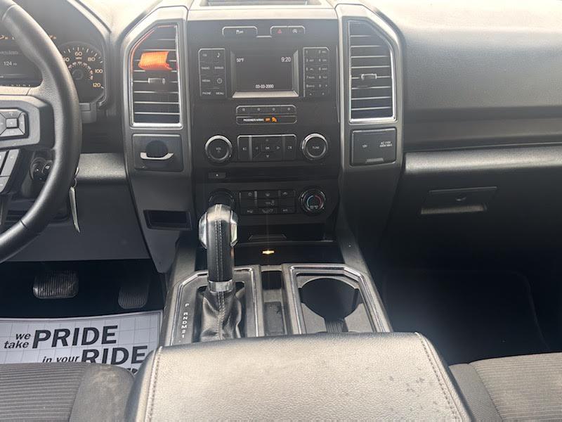 Ford F-150 2WD SuperCrew 157" Lariat 2016