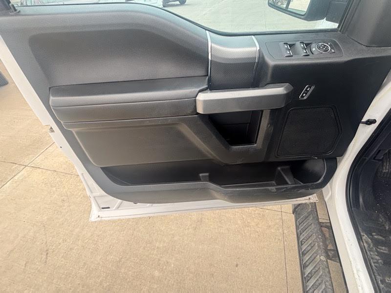 Ford F-150 2WD SuperCrew 157" Lariat 2016