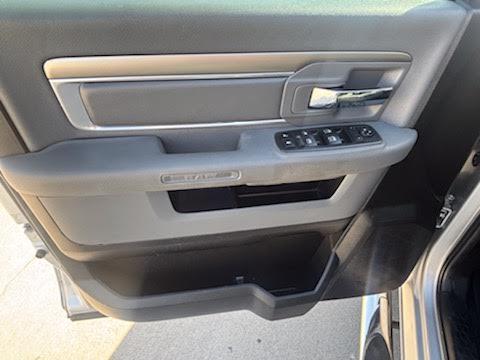 RAM 1500 2WD Quad Cab 140.5" Lone Star 2013