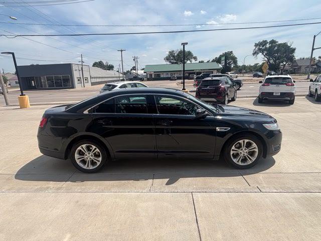 Ford Taurus 4dr Sdn SEL FWD 2014