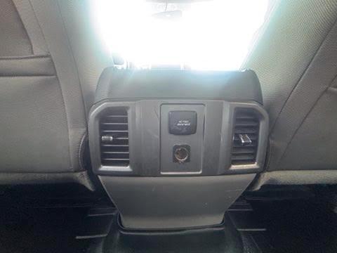 Ford F-150 4WD SuperCrew 145" Lariat 2015